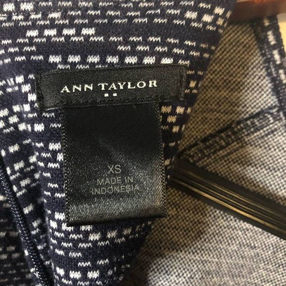 Ann Taylor cap sleeve sheath dress woman’s size Xs - Picture 2 of 5